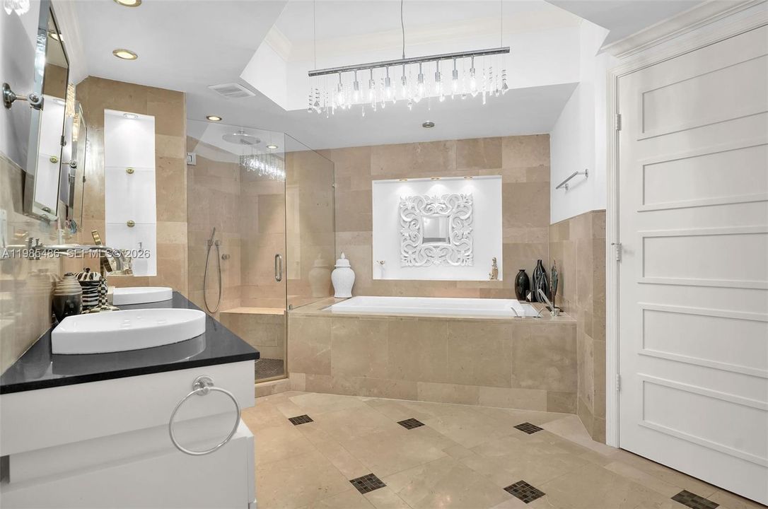 Activo con contrato: $2,495,000 (3 camas, 3 baños, 2572 Pies cuadrados)