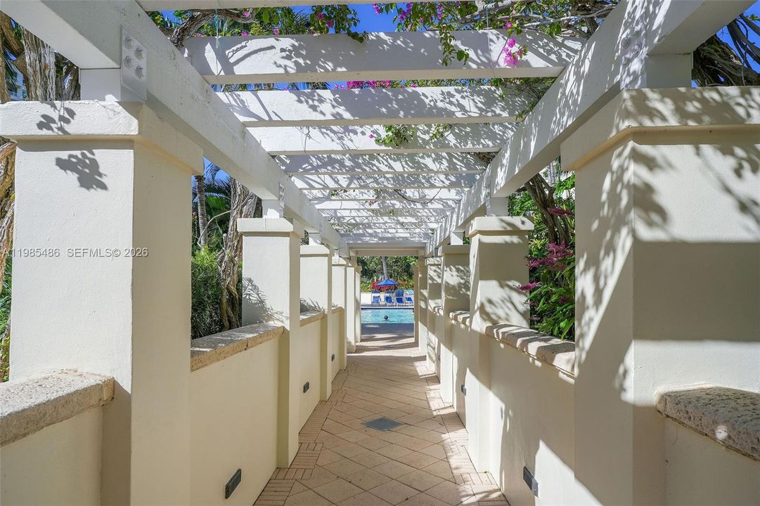 Activo con contrato: $2,495,000 (3 camas, 3 baños, 2572 Pies cuadrados)