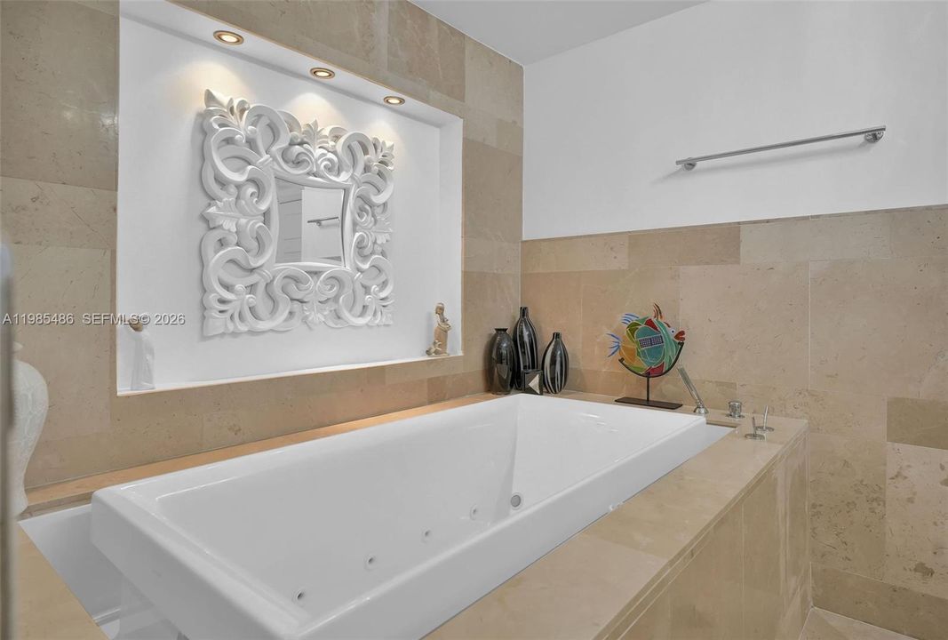 Activo con contrato: $2,495,000 (3 camas, 3 baños, 2572 Pies cuadrados)