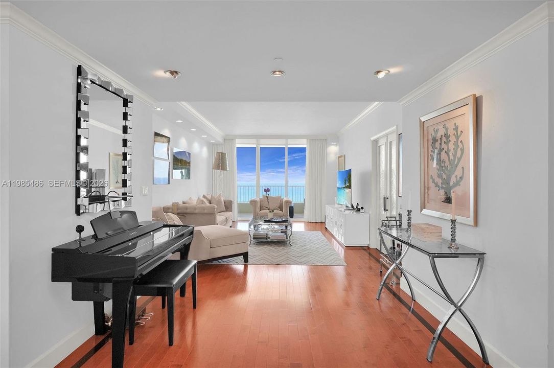 Activo con contrato: $2,495,000 (3 camas, 3 baños, 2572 Pies cuadrados)