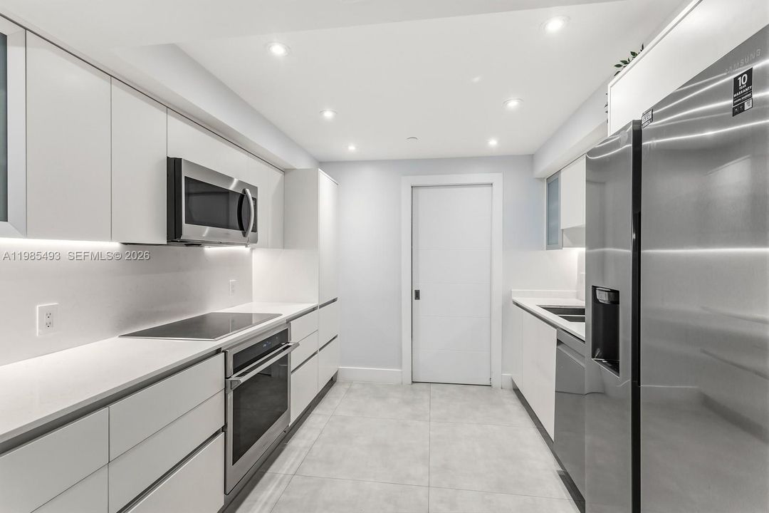 For Sale: $1,250,000 (2 beds, 2 baths, 1409 Square Feet)