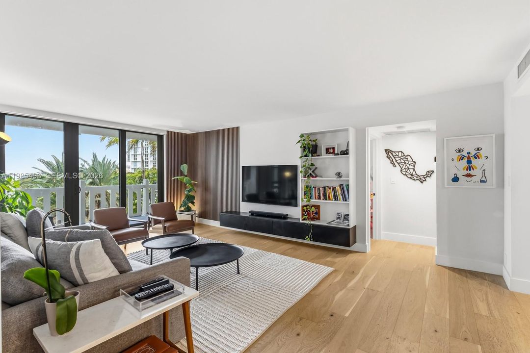 For Sale: $1,250,000 (2 beds, 2 baths, 1409 Square Feet)