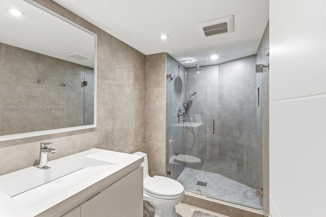 For Sale: $1,250,000 (2 beds, 2 baths, 1409 Square Feet)