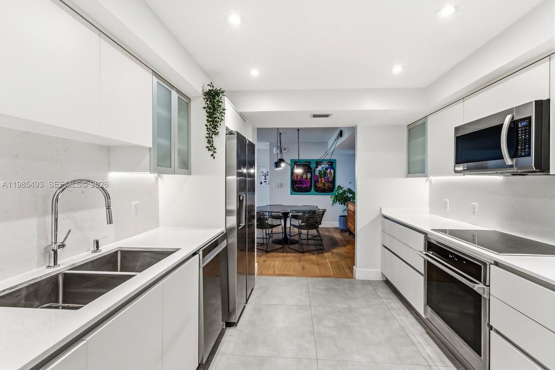 For Sale: $1,250,000 (2 beds, 2 baths, 1409 Square Feet)