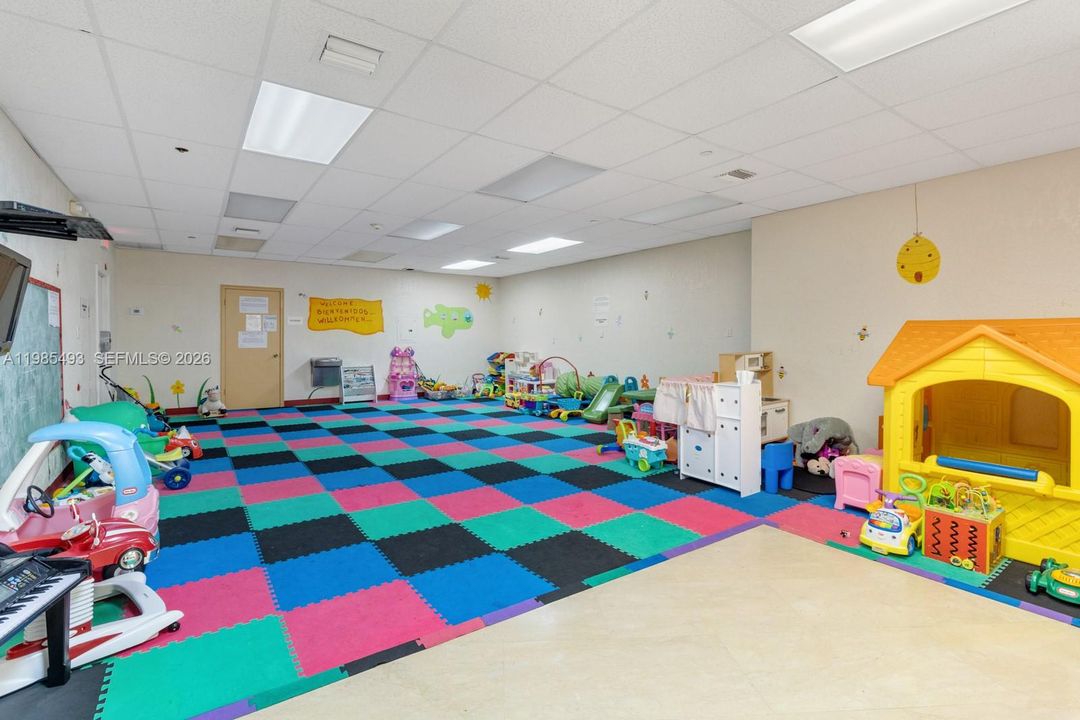 For Sale: $1,250,000 (2 beds, 2 baths, 1409 Square Feet)