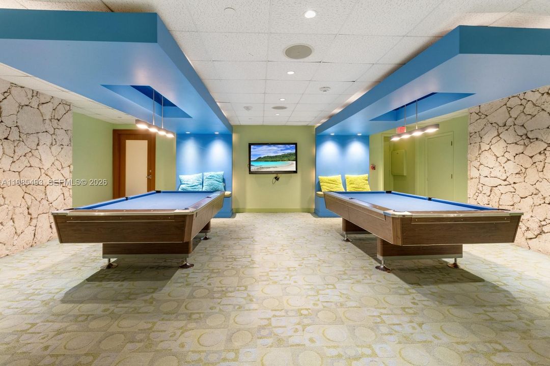 For Sale: $1,250,000 (2 beds, 2 baths, 1409 Square Feet)