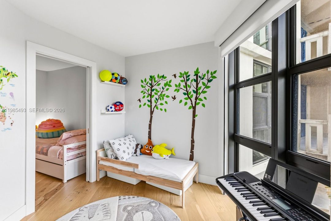 For Sale: $1,250,000 (2 beds, 2 baths, 1409 Square Feet)