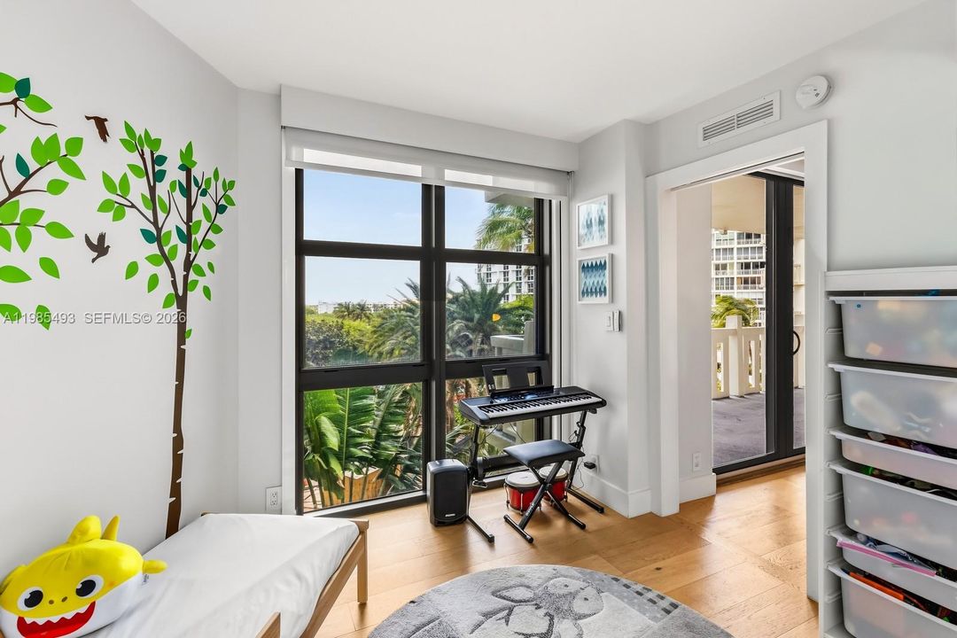 For Sale: $1,250,000 (2 beds, 2 baths, 1409 Square Feet)