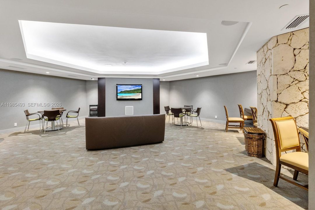 For Sale: $1,250,000 (2 beds, 2 baths, 1409 Square Feet)