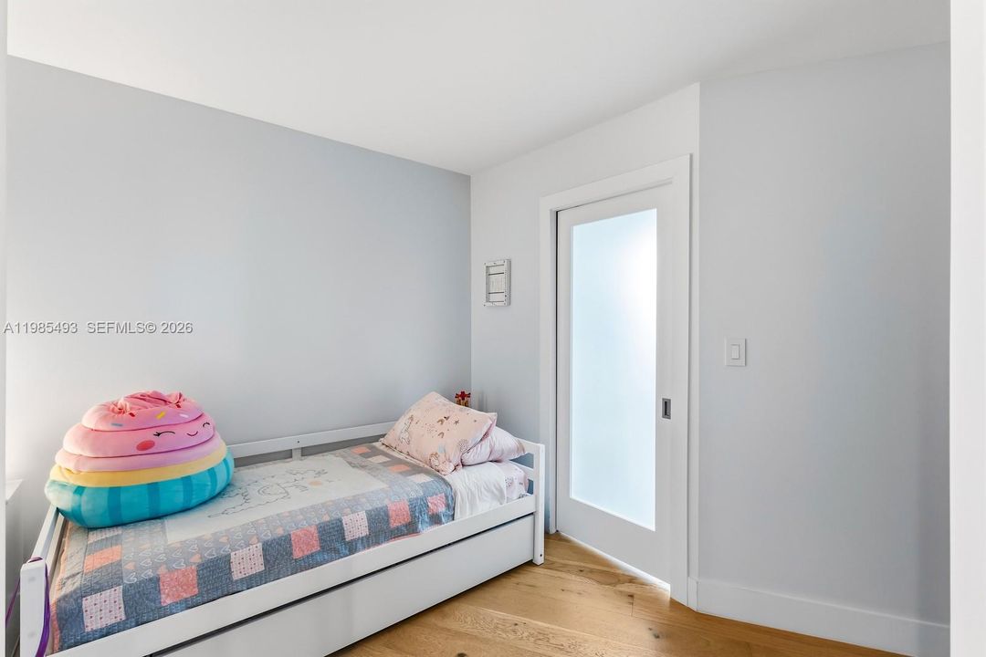 For Sale: $1,250,000 (2 beds, 2 baths, 1409 Square Feet)