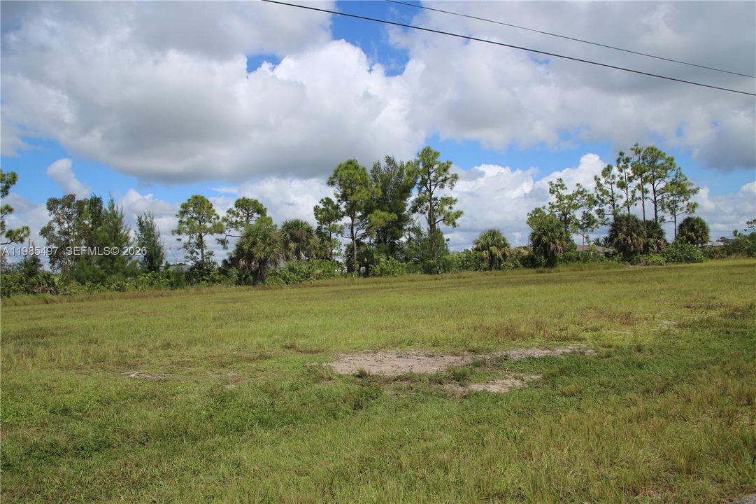 На продажу: $45,900 (0.23 acres)