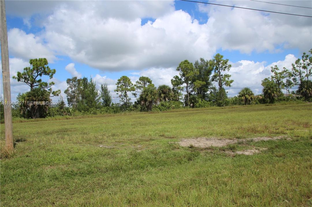 На продажу: $45,900 (0.23 acres)