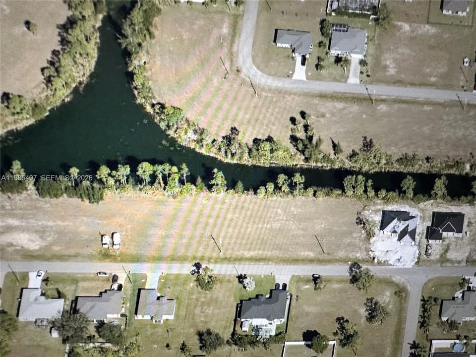 На продажу: $45,900 (0.23 acres)