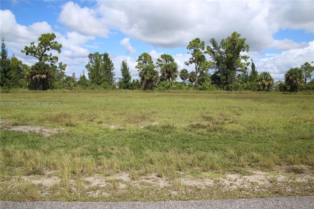 На продажу: $45,900 (0.23 acres)