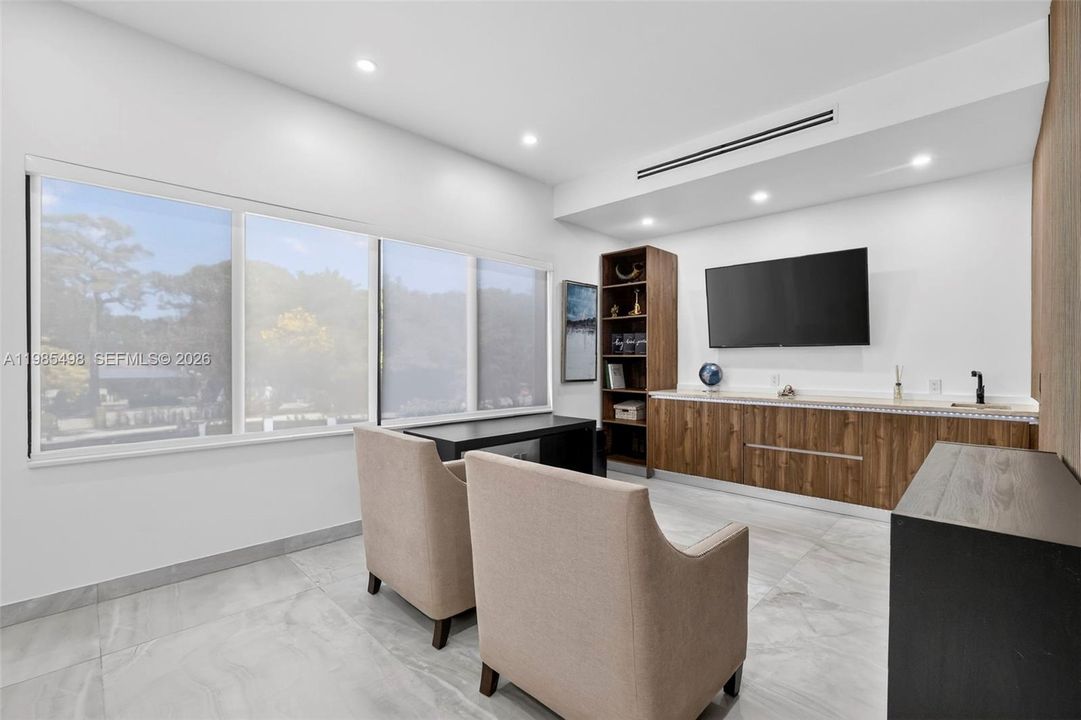 В аренду: $8,900 (6 спален, 6 ванн, 4527 Квадратных фут)