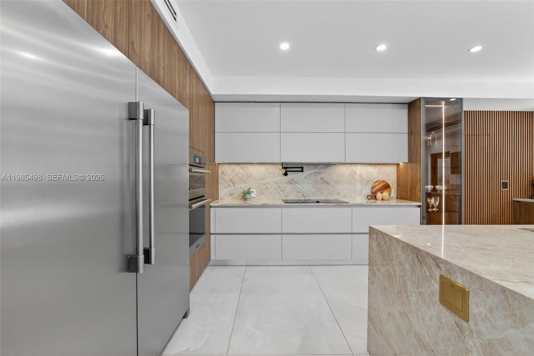 В аренду: $8,900 (6 спален, 6 ванн, 4527 Квадратных фут)