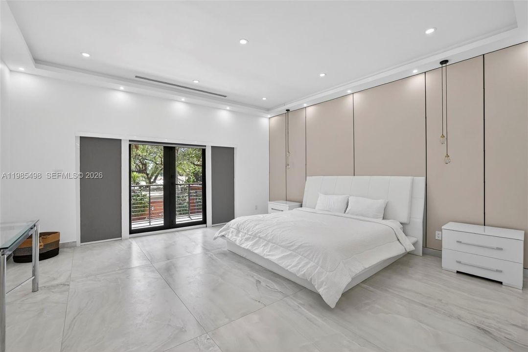 В аренду: $8,900 (6 спален, 6 ванн, 4527 Квадратных фут)