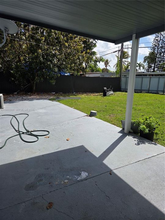 For Rent: $1,300 (1 beds, 1 baths, 1274 Square Feet)