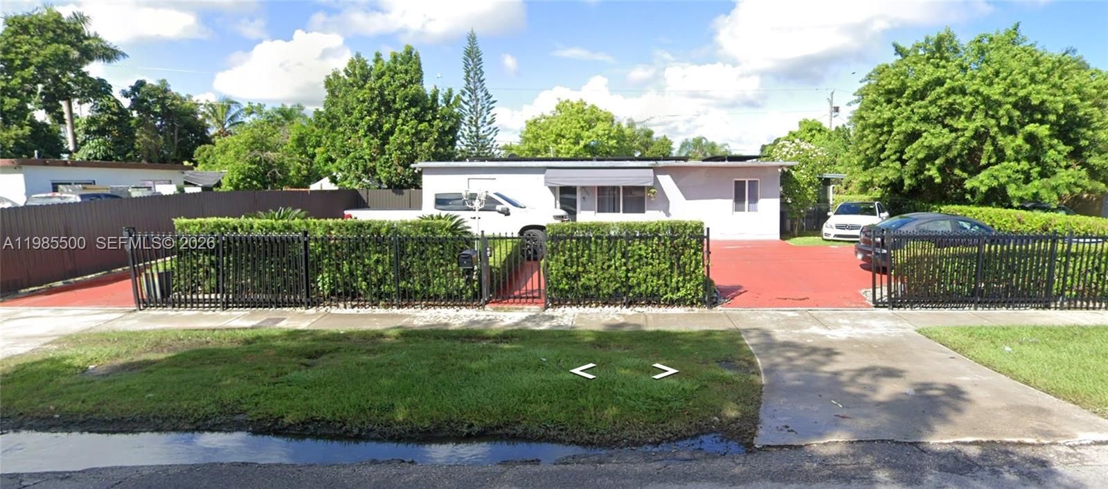 For Rent: $1,300 (1 beds, 1 baths, 1274 Square Feet)