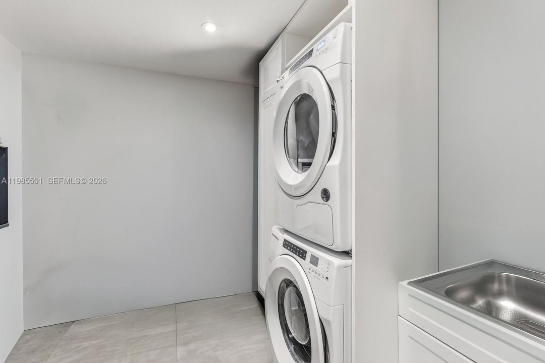 В аренду: $6,500 (2 спален, 2 ванн, 1409 Квадратных фут)