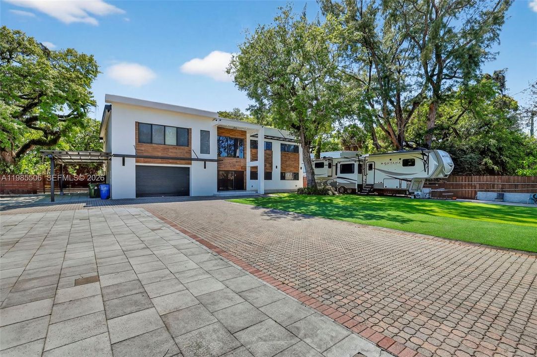 В аренду: $22,000 (6 спален, 6 ванн, 4527 Квадратных фут)