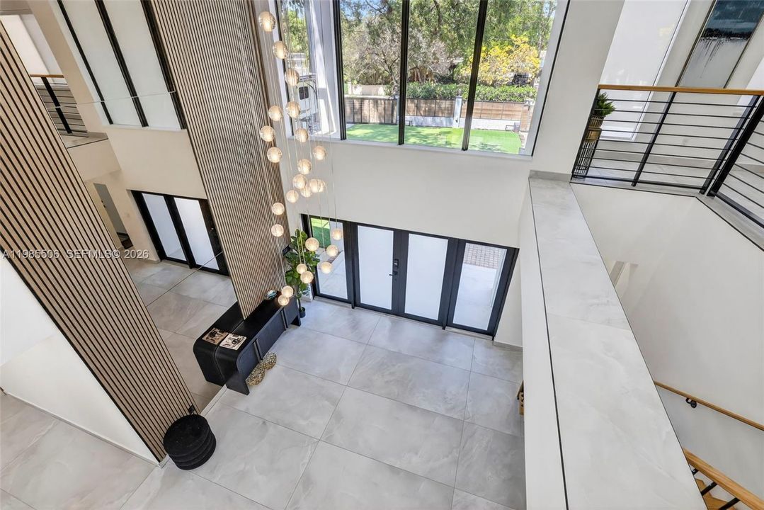 В аренду: $22,000 (6 спален, 6 ванн, 4527 Квадратных фут)