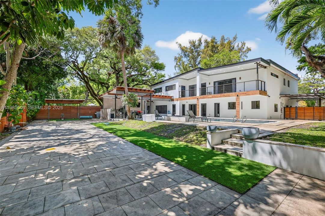 В аренду: $22,000 (6 спален, 6 ванн, 4527 Квадратных фут)
