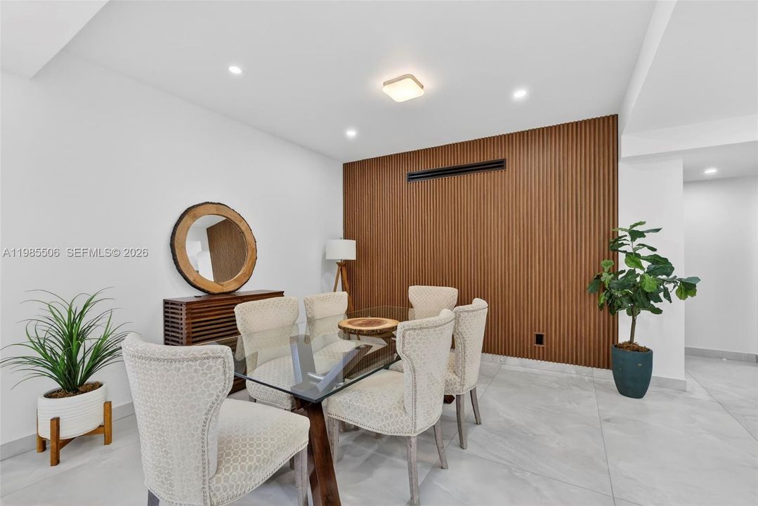 В аренду: $22,000 (6 спален, 6 ванн, 4527 Квадратных фут)