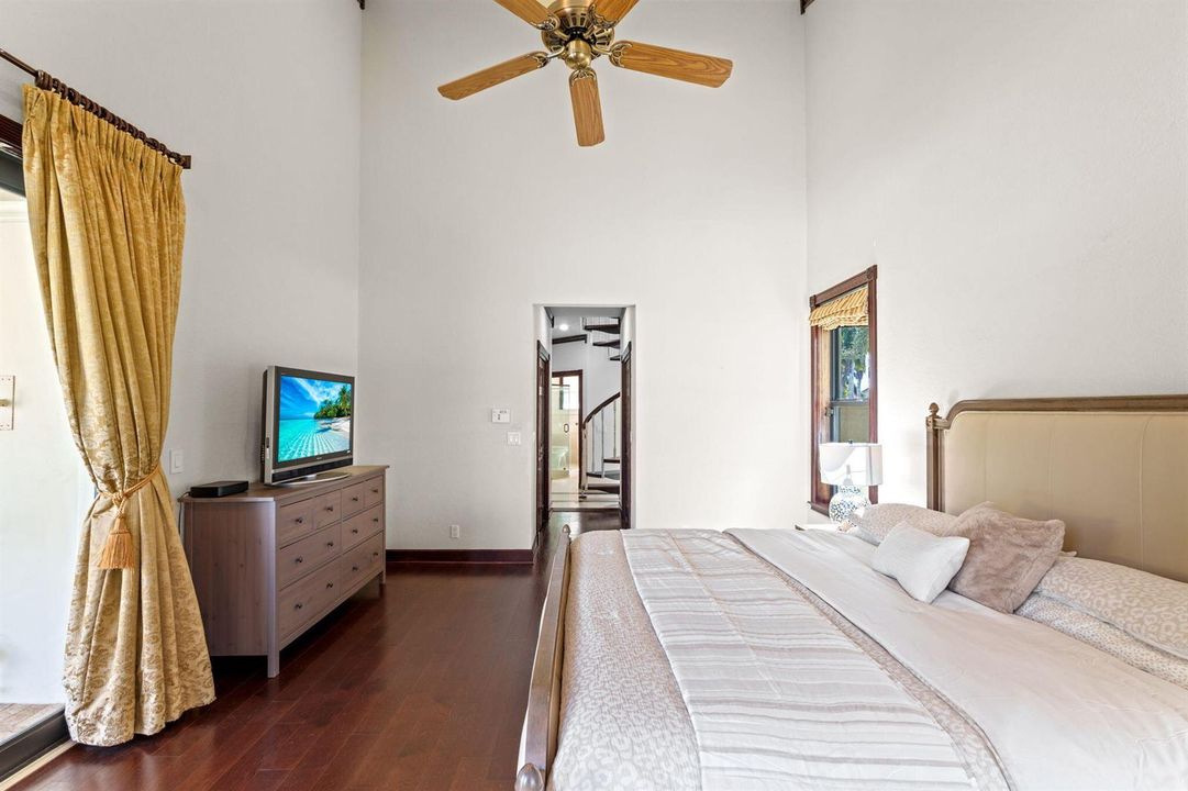 44-web-or-mls-A7407198