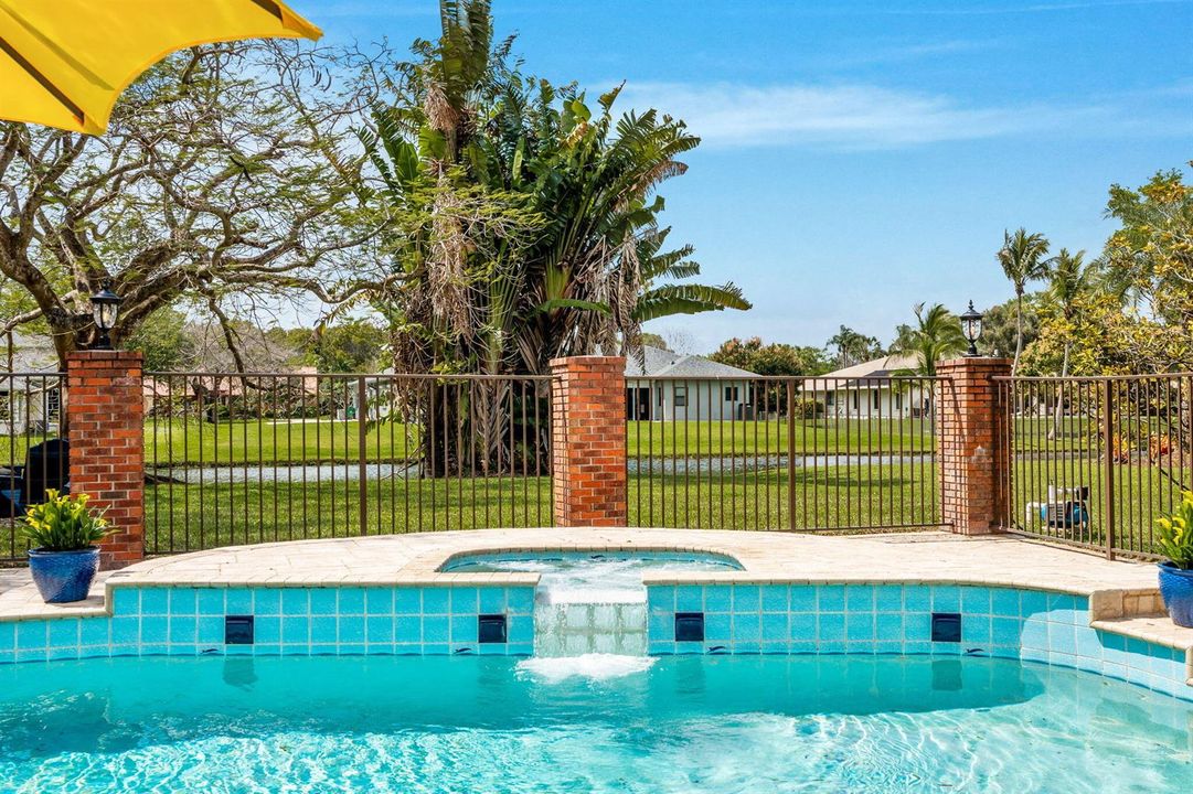 69-web-or-mls-A7408003