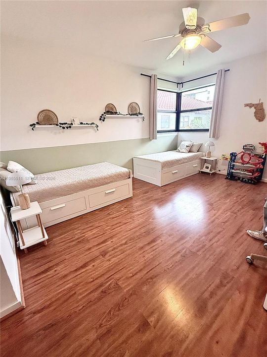 Activo con contrato: $6,200 (3 camas, 2 baños, 1734 Pies cuadrados)