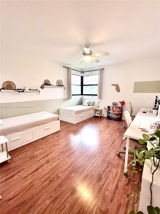 Activo con contrato: $6,200 (3 camas, 2 baños, 1734 Pies cuadrados)