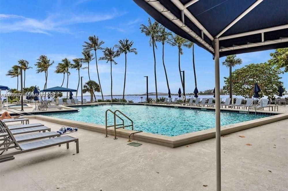 En Venta: $590,000 (1 camas, 2 baños, 930 Pies cuadrados)