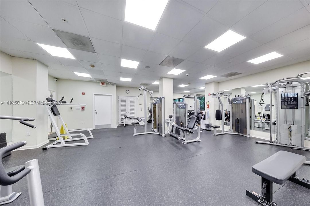 En Venta: $590,000 (1 camas, 2 baños, 930 Pies cuadrados)