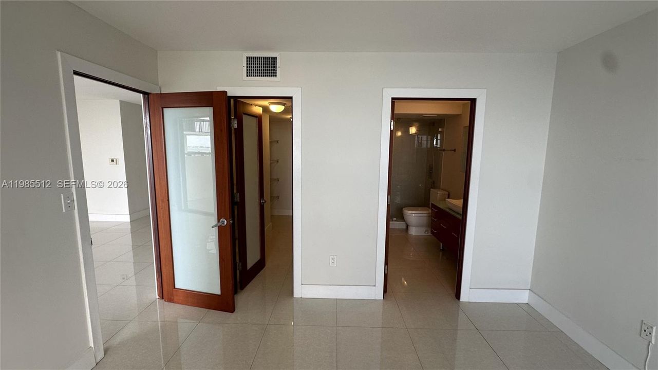 En Venta: $590,000 (1 camas, 2 baños, 930 Pies cuadrados)