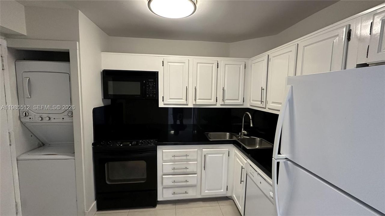 En Venta: $590,000 (1 camas, 2 baños, 930 Pies cuadrados)