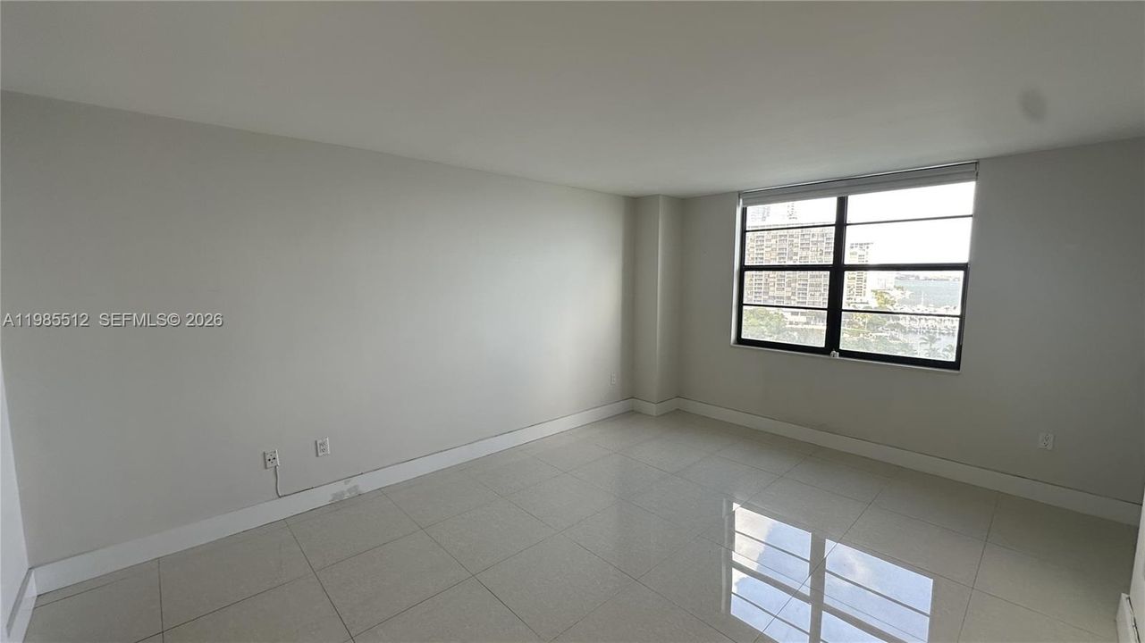 En Venta: $590,000 (1 camas, 2 baños, 930 Pies cuadrados)