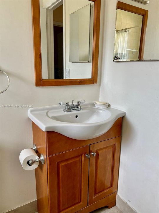 Activo con contrato: $2,600 (3 camas, 2 baños, 1141 Pies cuadrados)