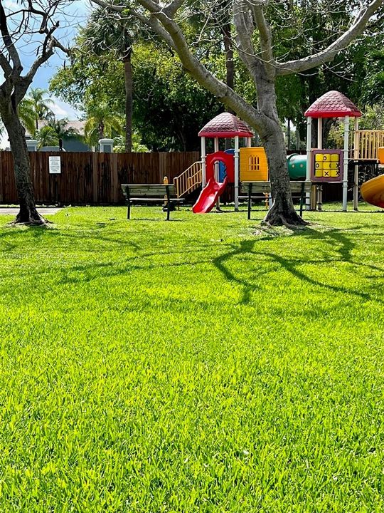 Activo con contrato: $2,600 (3 camas, 2 baños, 1141 Pies cuadrados)