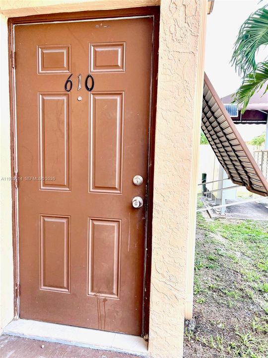 Activo con contrato: $2,600 (3 camas, 2 baños, 1141 Pies cuadrados)