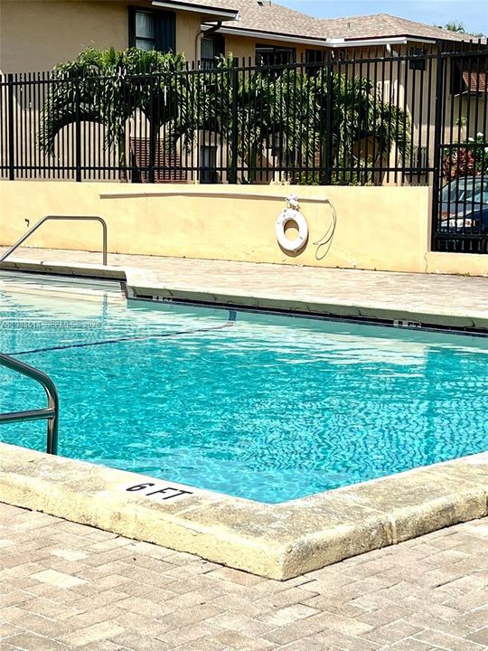 Activo con contrato: $2,600 (3 camas, 2 baños, 1141 Pies cuadrados)