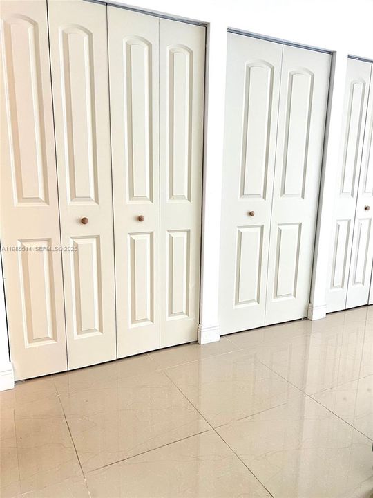 Activo con contrato: $2,600 (3 camas, 2 baños, 1141 Pies cuadrados)