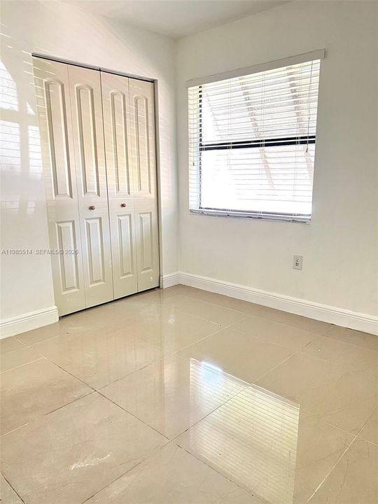 Activo con contrato: $2,600 (3 camas, 2 baños, 1141 Pies cuadrados)