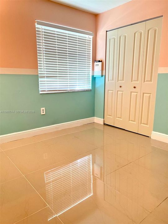 Activo con contrato: $2,600 (3 camas, 2 baños, 1141 Pies cuadrados)