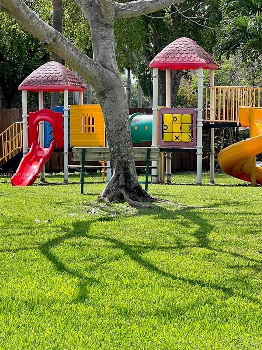 Activo con contrato: $2,600 (3 camas, 2 baños, 1141 Pies cuadrados)