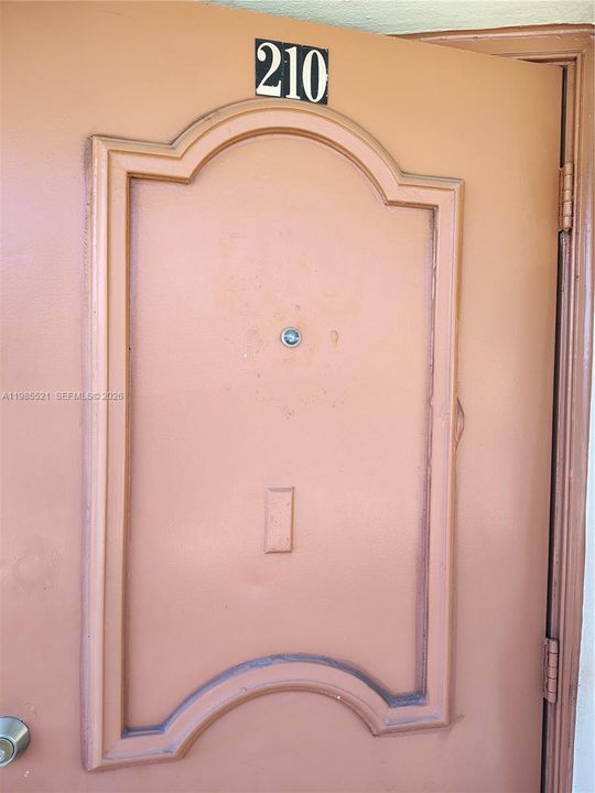 For Sale: $99,000 (2 beds, 2 baths, 850 Square Feet)