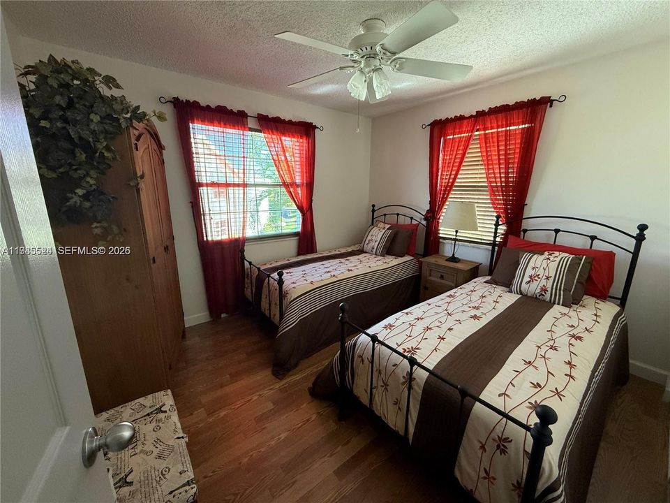 For Sale: $190,000 (2 beds, 2 baths, 768 Square Feet)