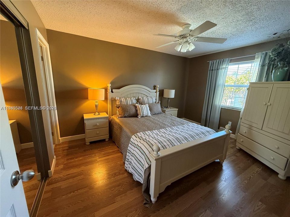 For Sale: $190,000 (2 beds, 2 baths, 768 Square Feet)