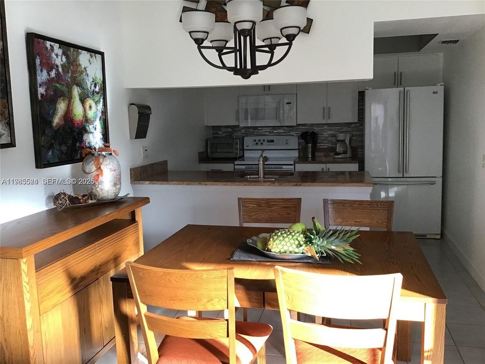 For Sale: $190,000 (2 beds, 2 baths, 768 Square Feet)