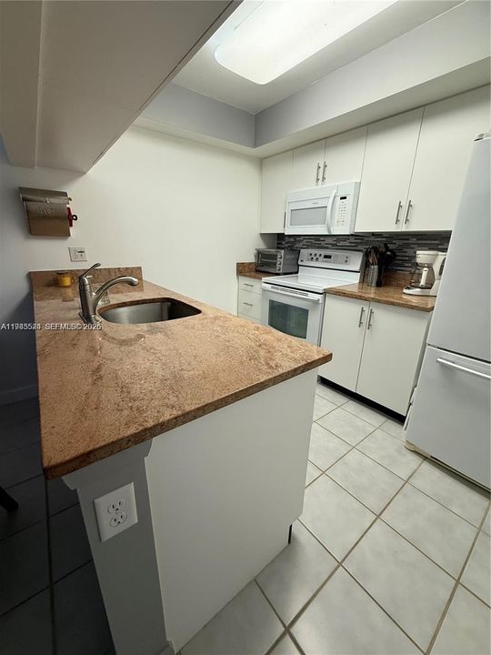 For Sale: $190,000 (2 beds, 2 baths, 768 Square Feet)